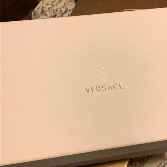 Versace - Picture 5 of 5